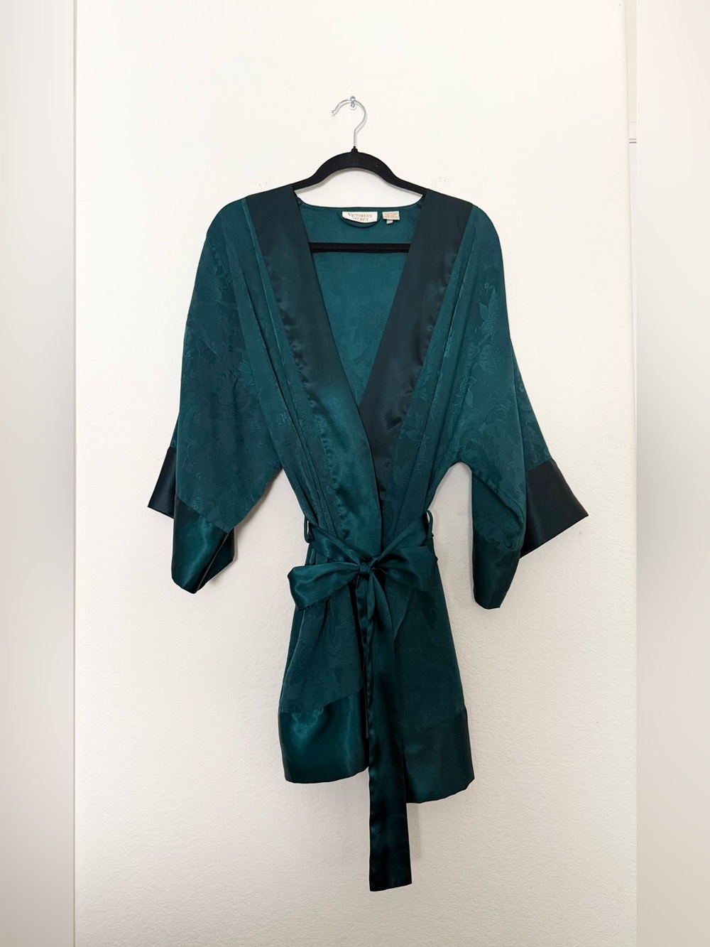 💚 vintage Victoria’s Secret satin robe